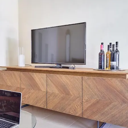 Apartment Academia *