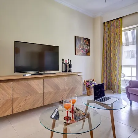 Academia Apartment *